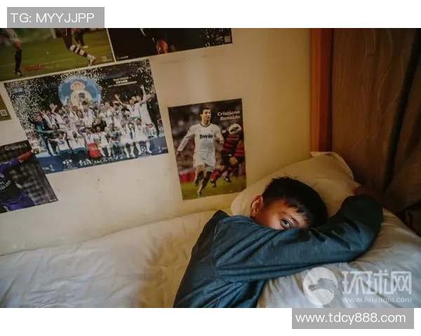 足球球星与小男孩的心灵碰撞共同追逐梦想的感人故事 足球球星与小男孩的心灵碰撞共同追逐梦想的感人故事